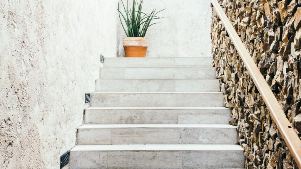 Escaleras 3 Escalera con acabado en mármol en Tarragona