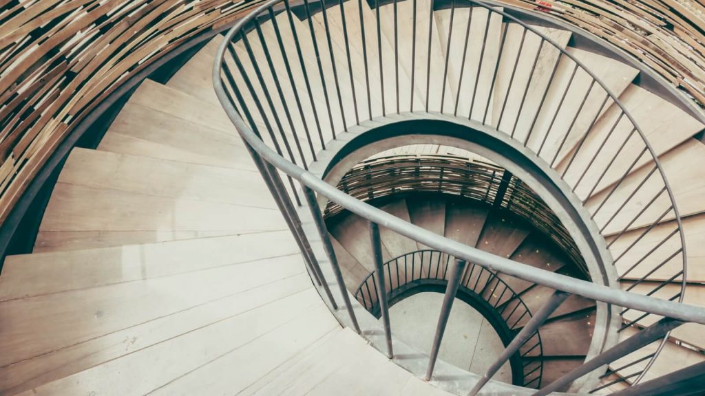 Escaleras 1 Escalera con acabado en mármol en Tarragona
